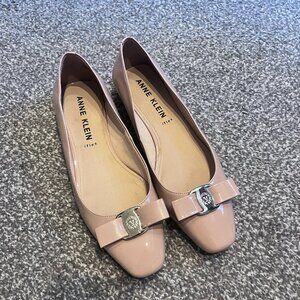 Anne Klein Colette Flat (Pre-Owned/Great Condition) - Size 9 (Medium)
